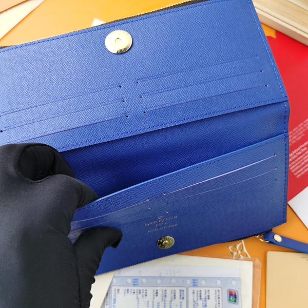 LVコピーウォレット着用イメージ